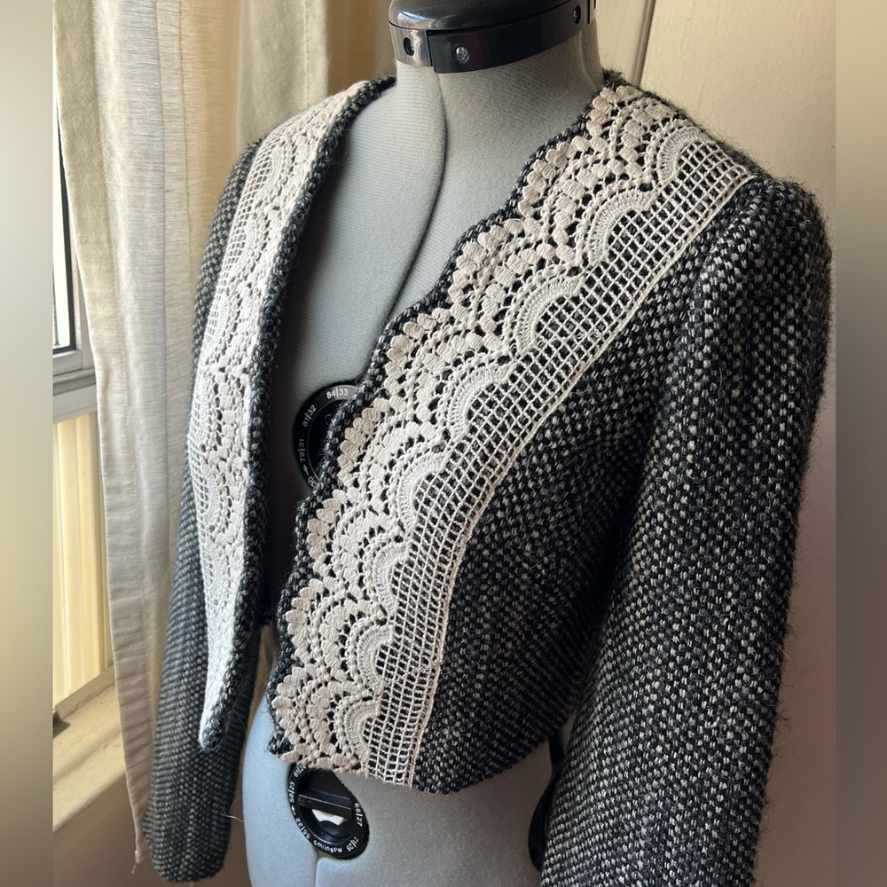 Cute vintage cropped blazer. Size XS/S